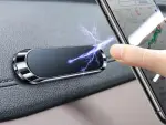 Silný magnetický držiak na mobil do auta – samolepiaci, čierny